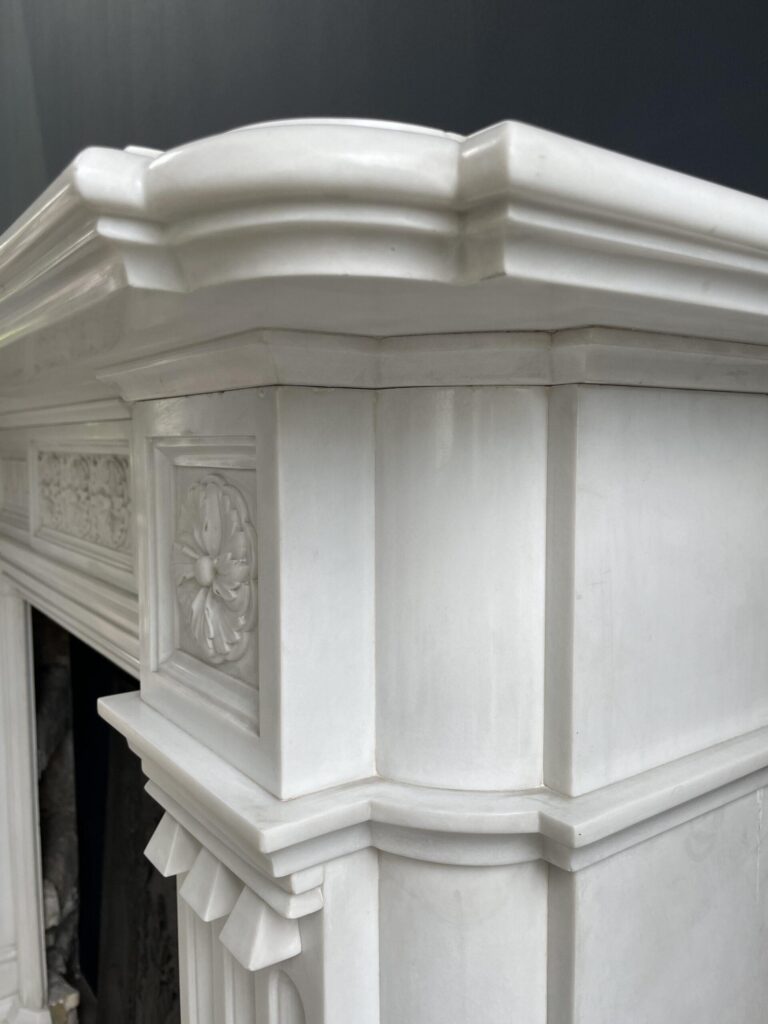Zeer Exclusieve Helder wit Statuario Marmer Antieke Front Schouw
