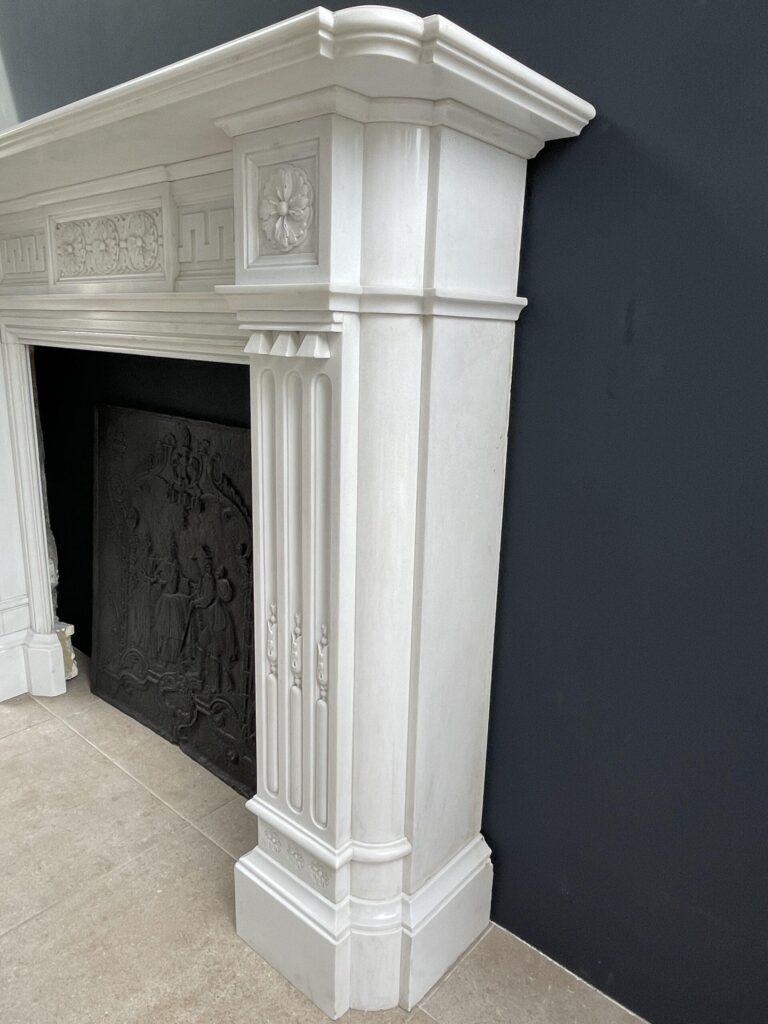Zeer Exclusieve Helder wit Statuario Marmer Antieke Front Schouw