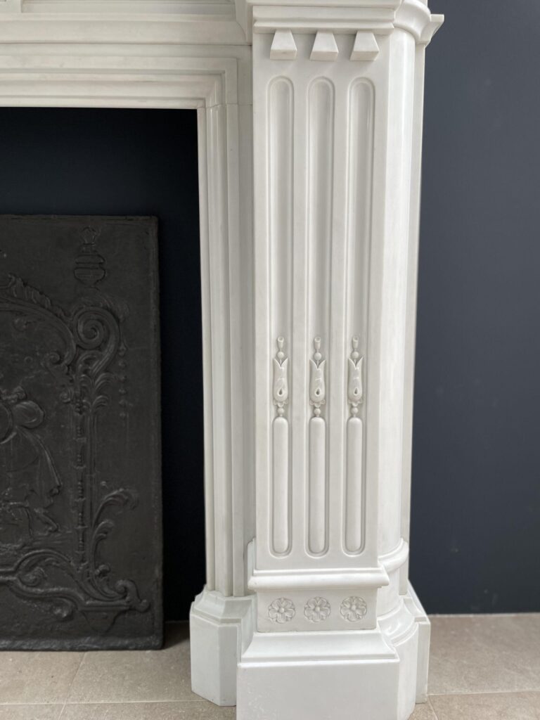 Zeer Exclusieve Helder wit Statuario Marmer Antieke Front Schouw