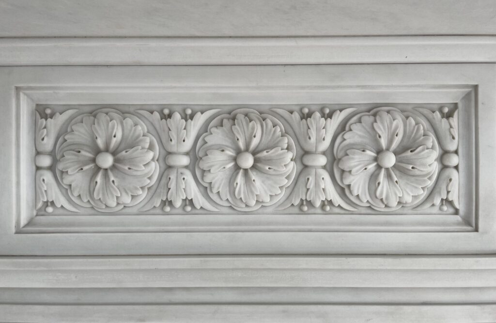 Zeer Exclusieve Helder wit Statuario Marmer Antieke Front Schouw