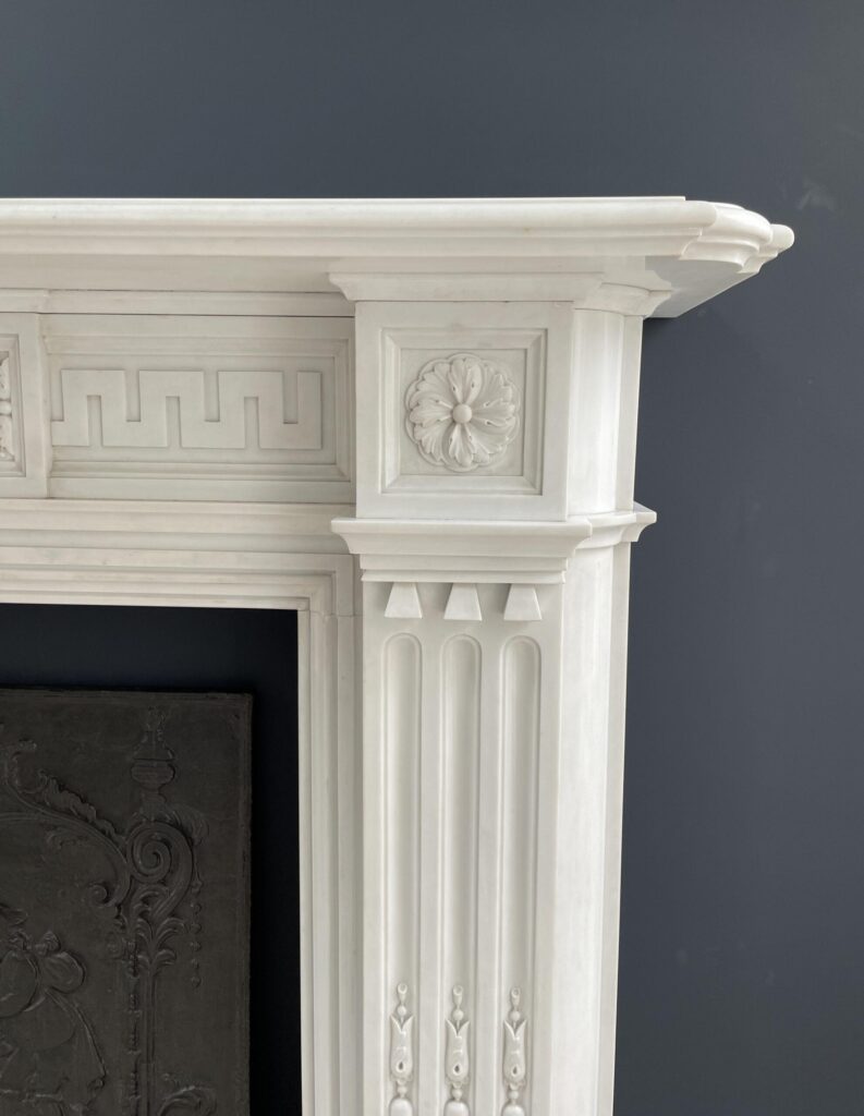 Zeer Exclusieve Helder wit Statuario Marmer Antieke Front Schouw
