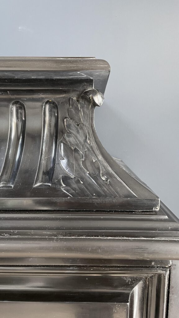 Prachtige Neoclassicistische Noir De Mazy Zwart Marmeren Antieke Front Schouw