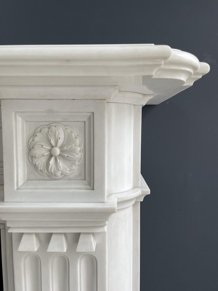 Zeer Exclusieve Helder wit Statuario Marmer Antieke Front Schouw