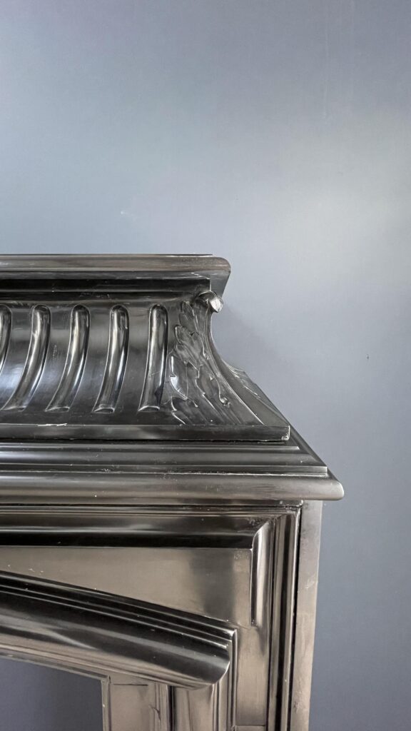 Prachtige Neoclassicistische Noir De Mazy Zwart Marmeren Antieke Front Schouw