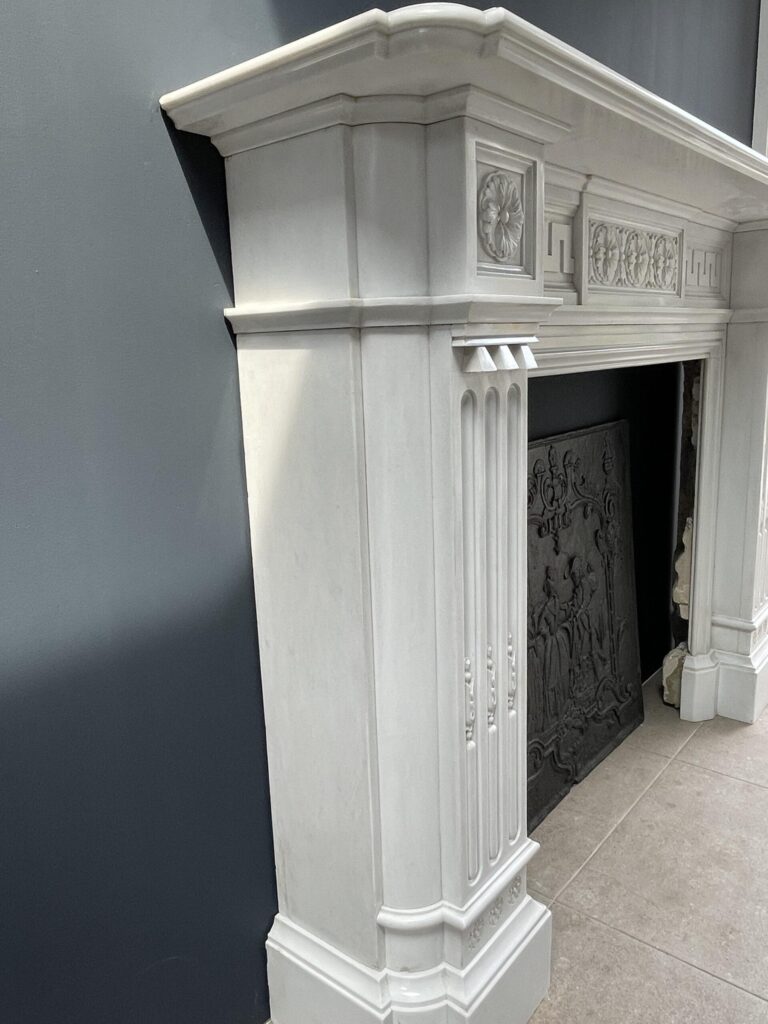 Zeer Exclusieve Helder wit Statuario Marmer Antieke Front Schouw