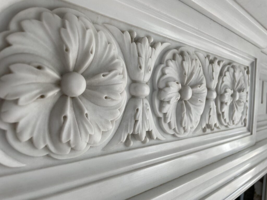 Zeer Exclusieve Helder wit Statuario Marmer Antieke Front Schouw