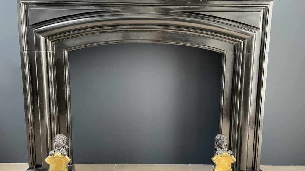Prachtige Neoclassicistische Noir De Mazy Zwart Marmeren Antieke Front Schouw