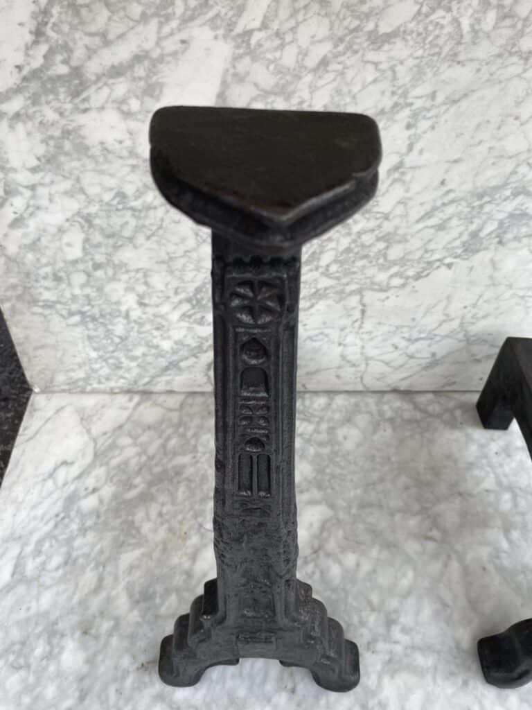 Set Antieke Franse Gietijzeren Hoge Stookbokken