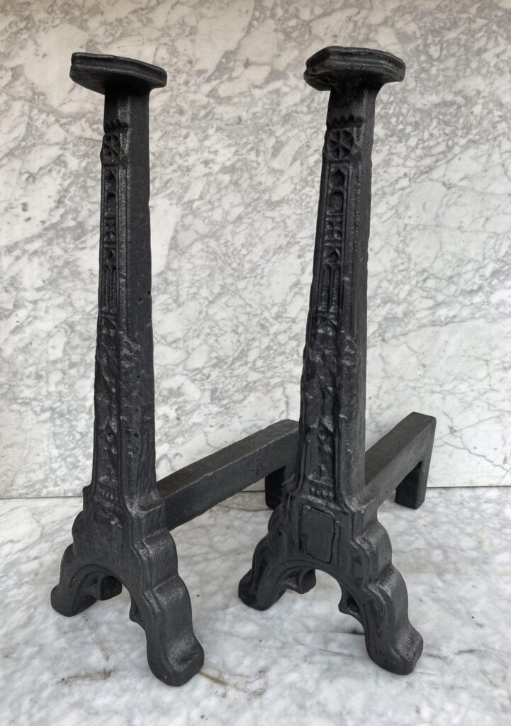 Set Antieke Franse Gietijzeren Hoge Stookbokken