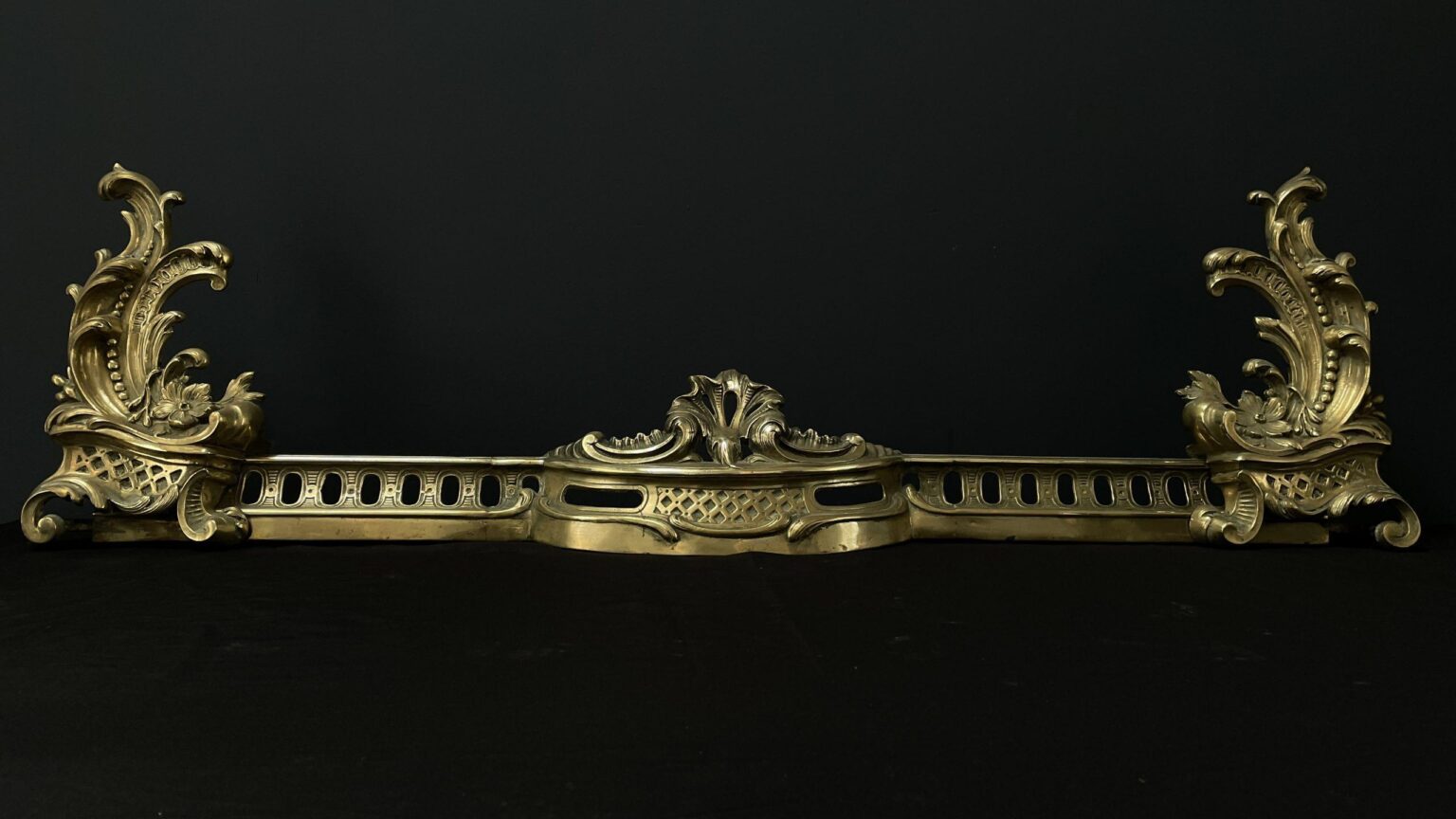 Antique Marble French fireplace Fender — detail 1