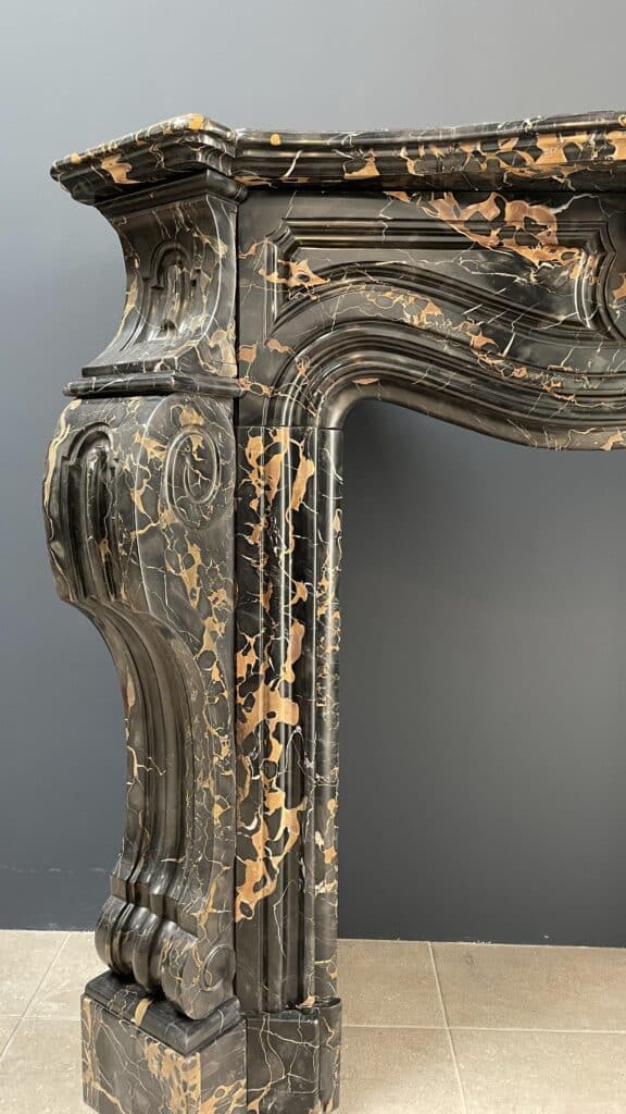 Exclusive Antique Louis XVI Fireplace in Portoro Marble (circulation)