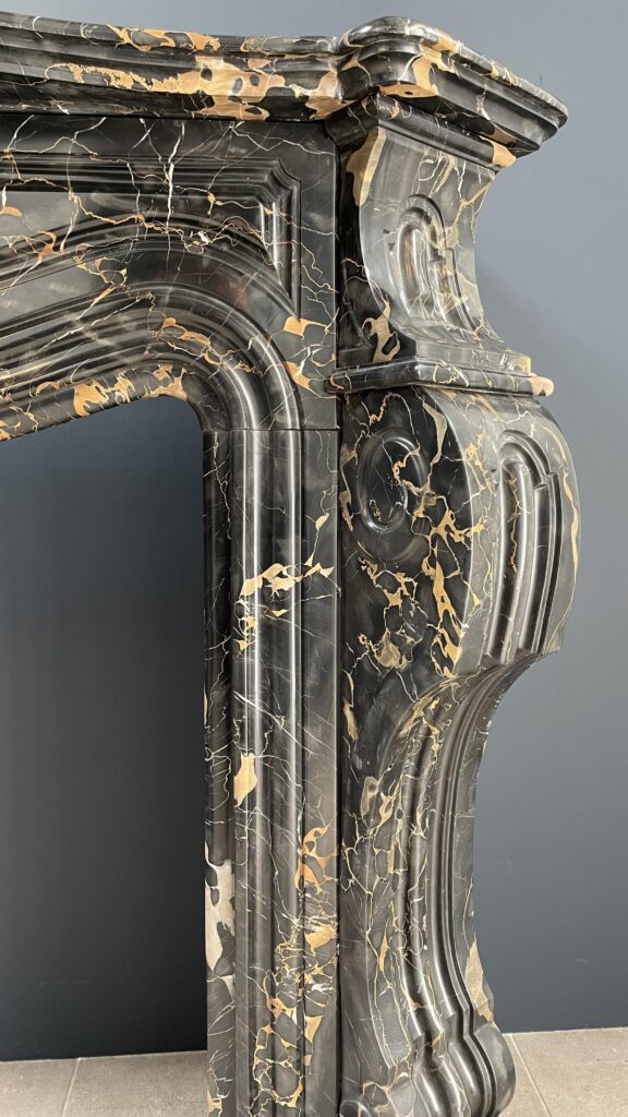 Exclusive Antique Louis XVI Fireplace in Portoro Marble (circulation)