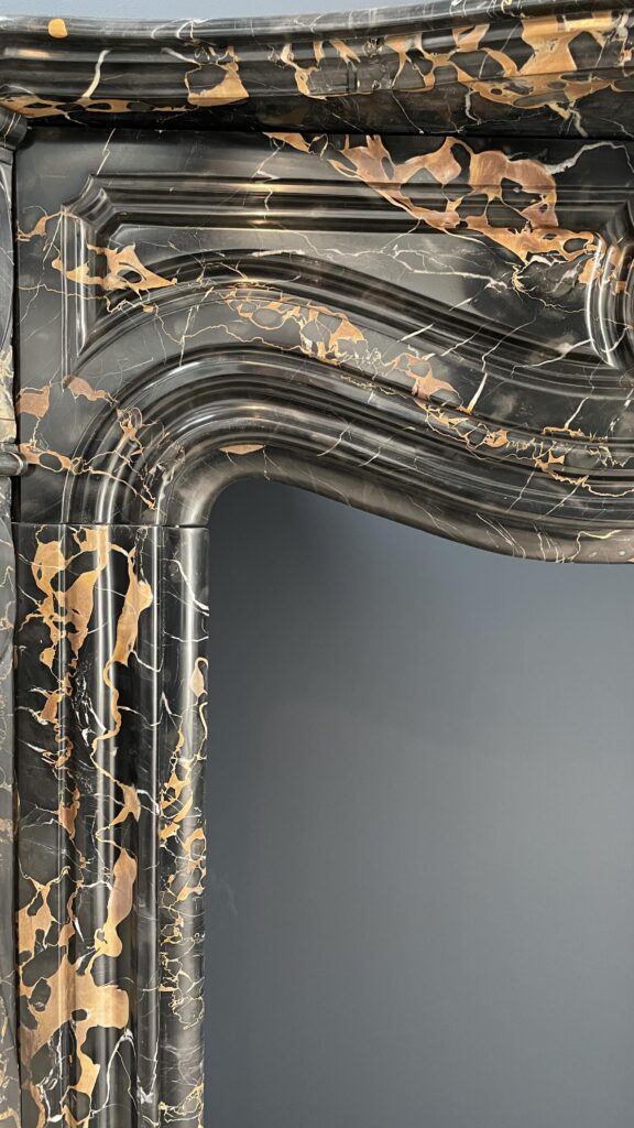 Exclusive Antique Louis XVI Fireplace in Portoro Marble (circulation)