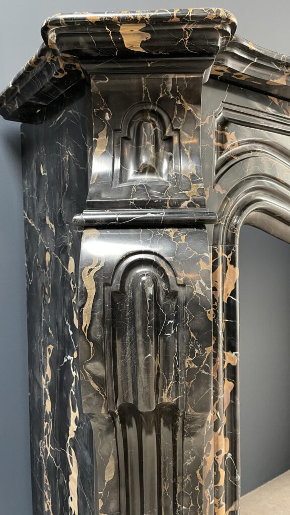 Exclusive Antique Louis XVI Fireplace in Portoro Marble (circulation)