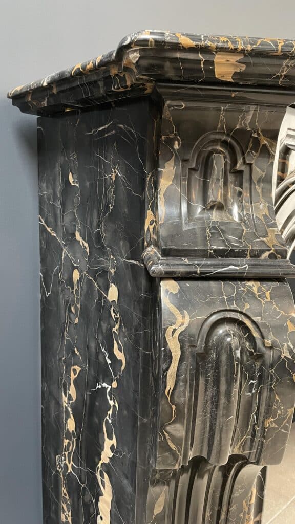 Exclusive Antique Louis XVI Fireplace in Portoro Marble (circulation)