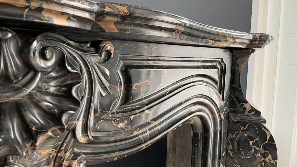 Exclusive Antique Louis XVI Fireplace in Portoro Marble (circulation)