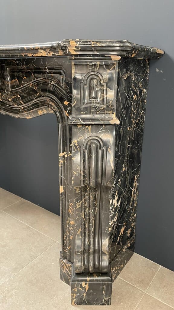 Exclusive Antique Louis XVI Fireplace in Portoro Marble (circulation)