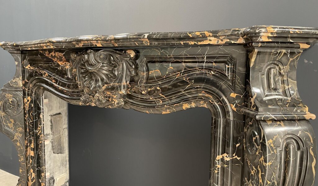Exclusive Antique Louis XVI Fireplace in Portoro Marble (circulation)