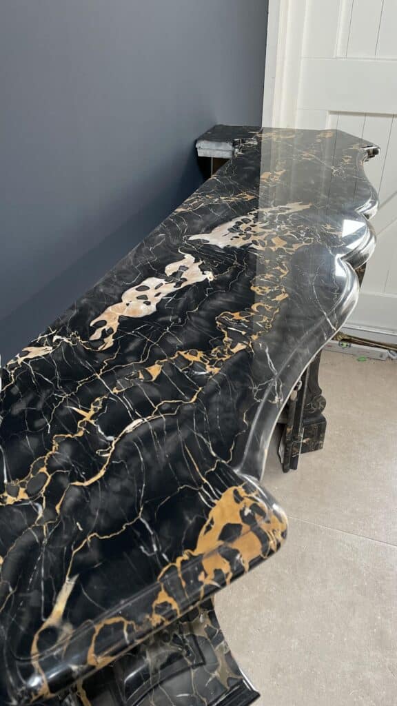 Exclusive Antique Louis XVI Fireplace in Portoro Marble (circulation)