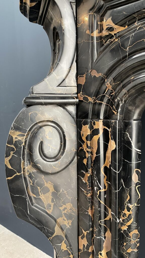 Exclusive Antique Louis XVI Fireplace in Portoro Marble (circulation)