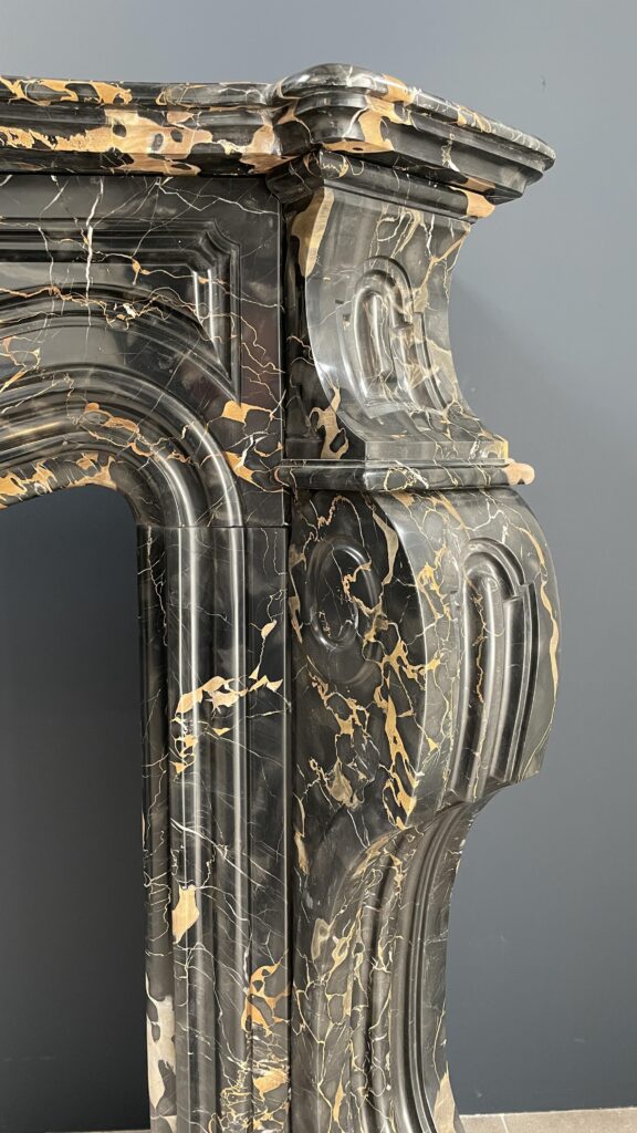 Exclusive Antique Louis XVI Fireplace in Portoro Marble (circulation)