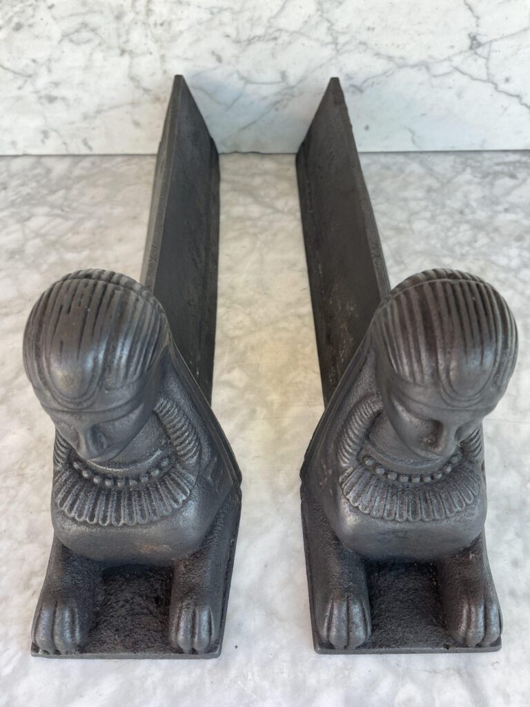 Set Antieke Stookbokken gietijzer Sphinx