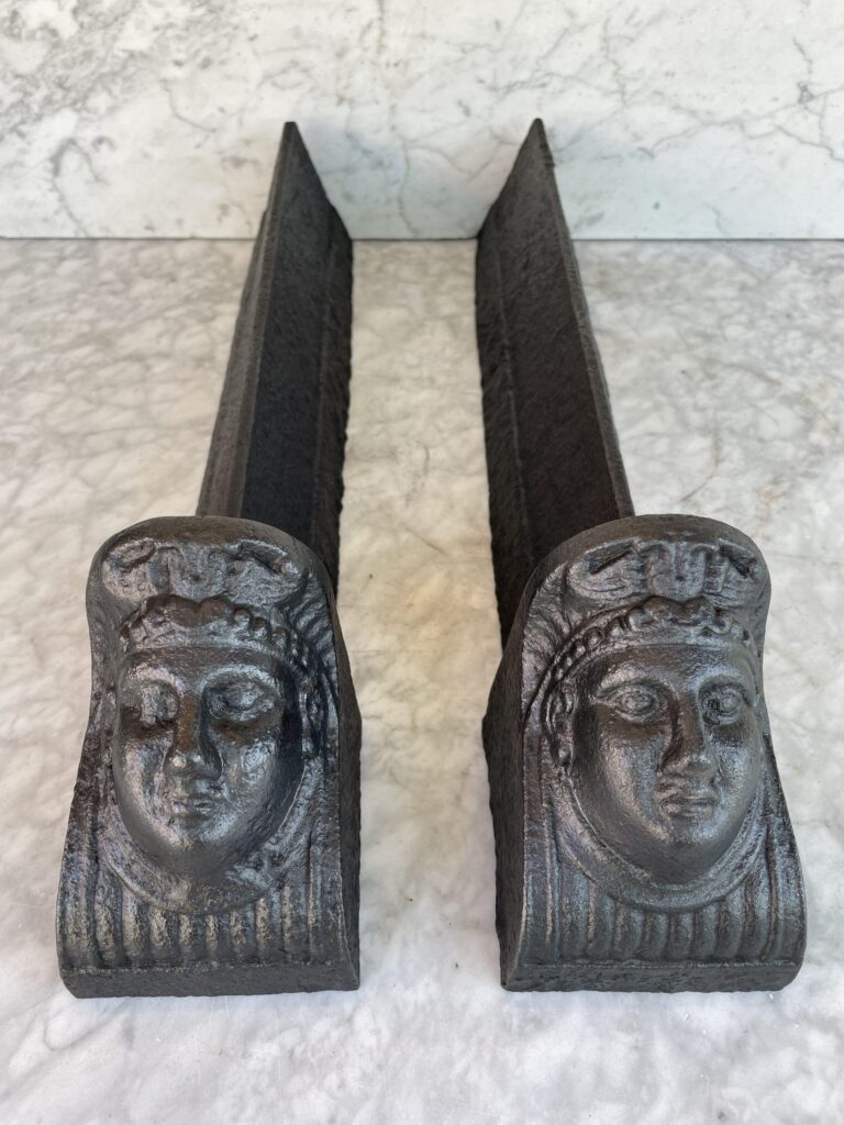 Set Antieke Franse Witte Stookbokken Gietijzer