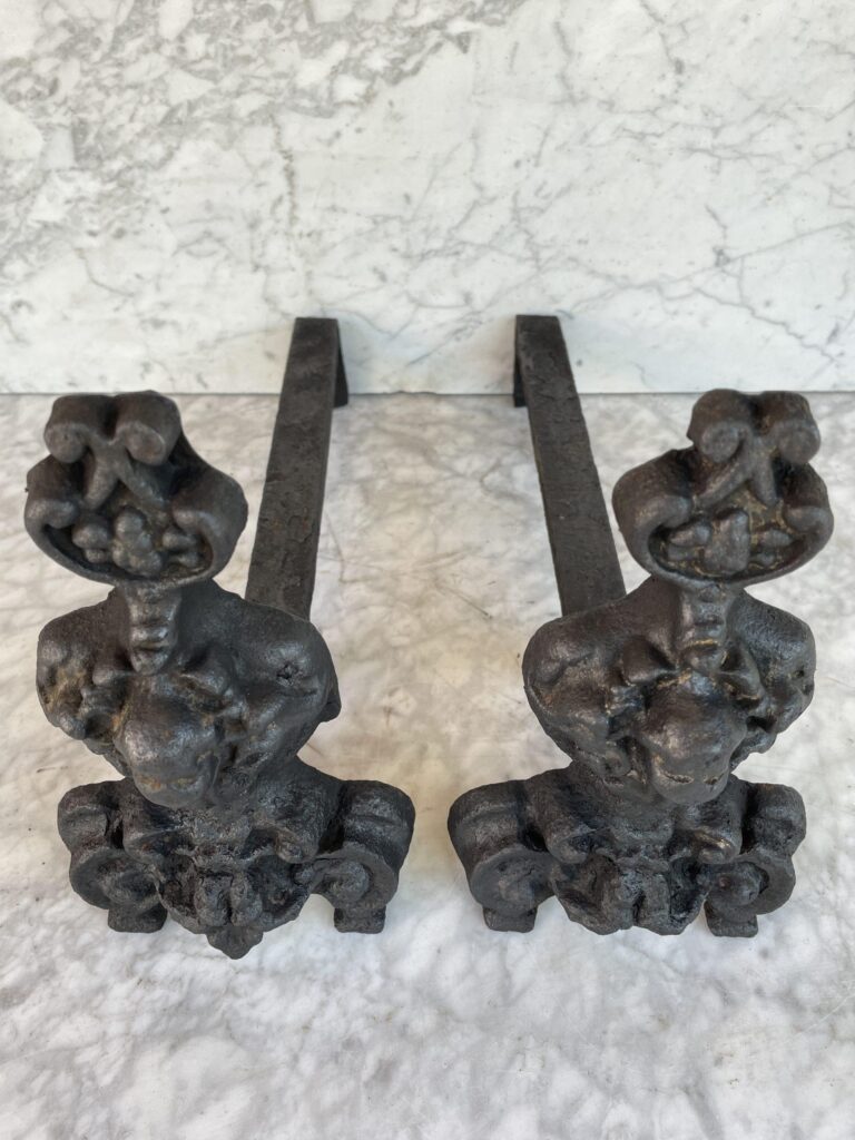 Set Antieke Gietijzeren Vuurbokken
