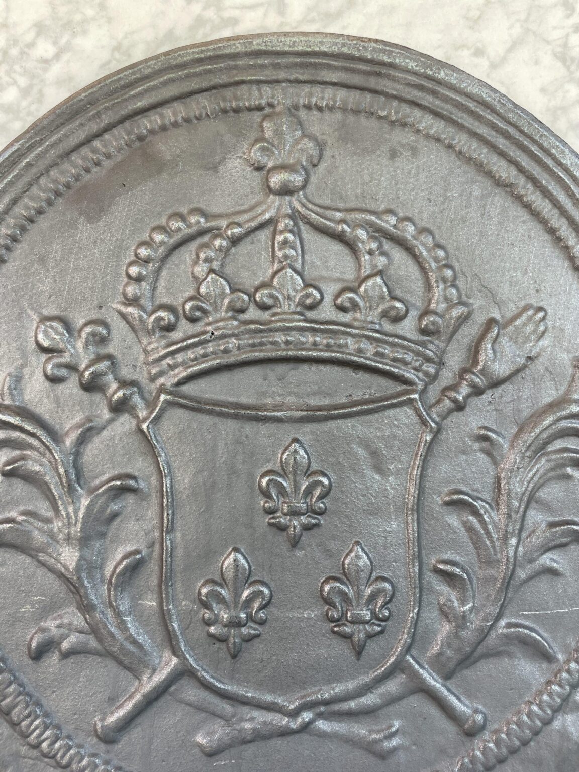 Antique Cast-Iron Fireback with Royal Coat of Arms — detail 1