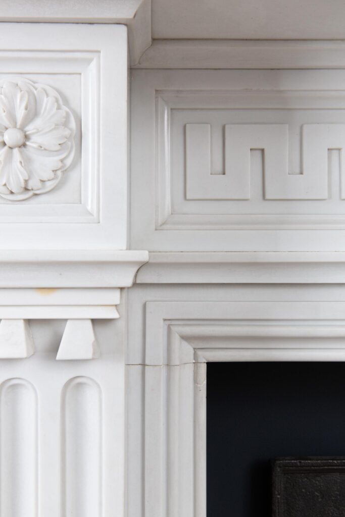 Zeer Exclusieve Helder wit Statuario Marmer Antieke Front Schouw