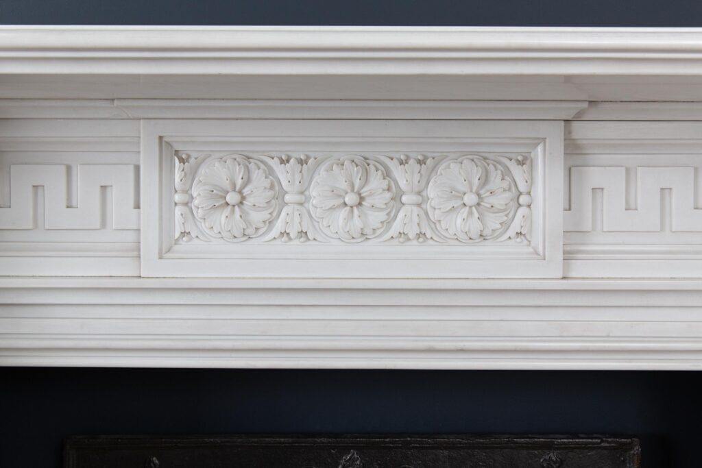 Zeer Exclusieve Helder wit Statuario Marmer Antieke Front Schouw