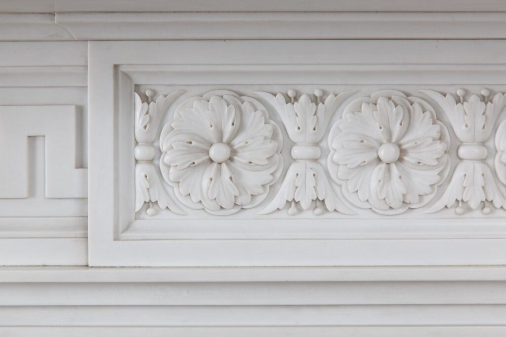 Zeer Exclusieve Helder wit Statuario Marmer Antieke Front Schouw