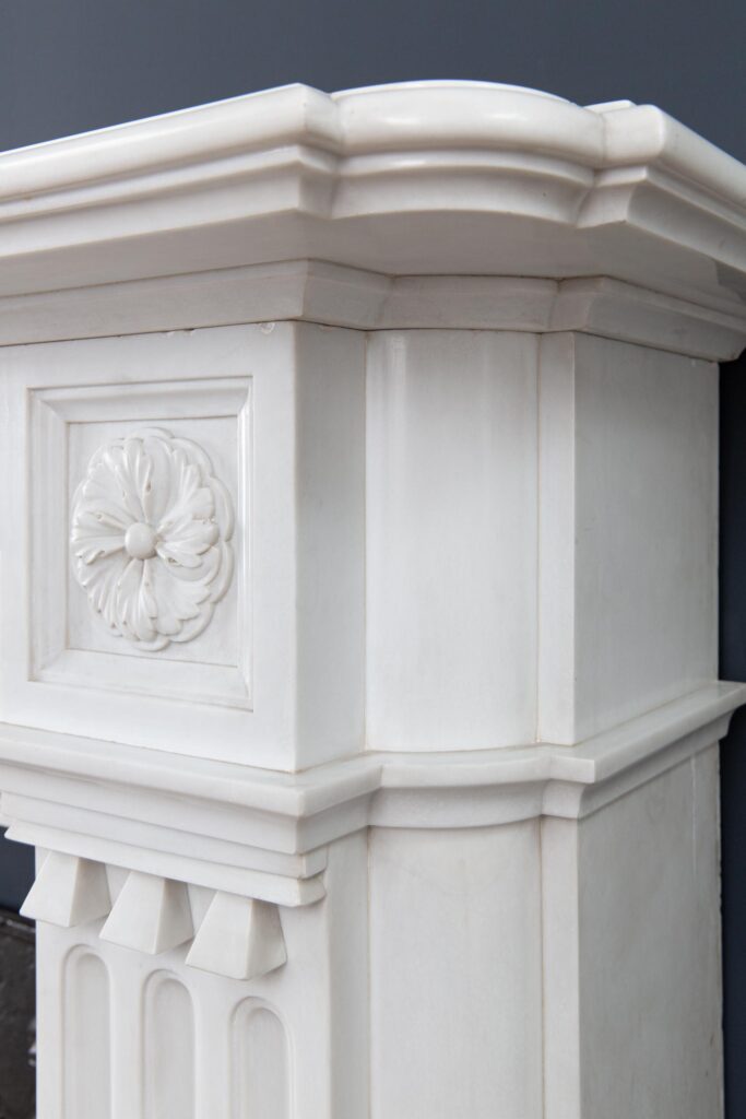 Zeer Exclusieve Helder wit Statuario Marmer Antieke Front Schouw