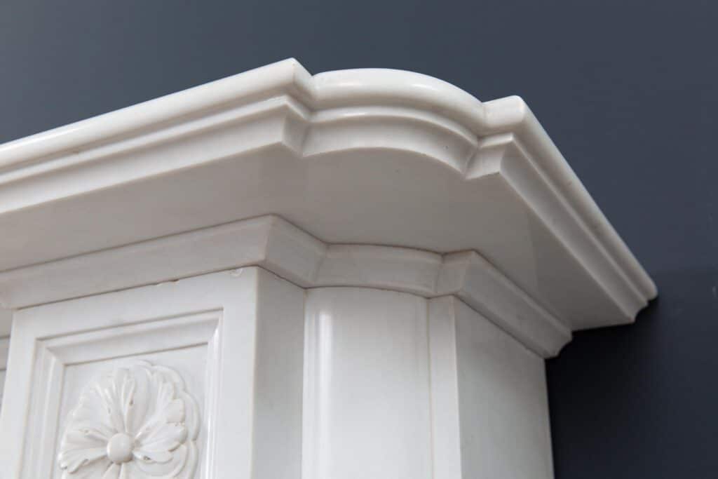 Zeer Exclusieve Helder wit Statuario Marmer Antieke Front Schouw