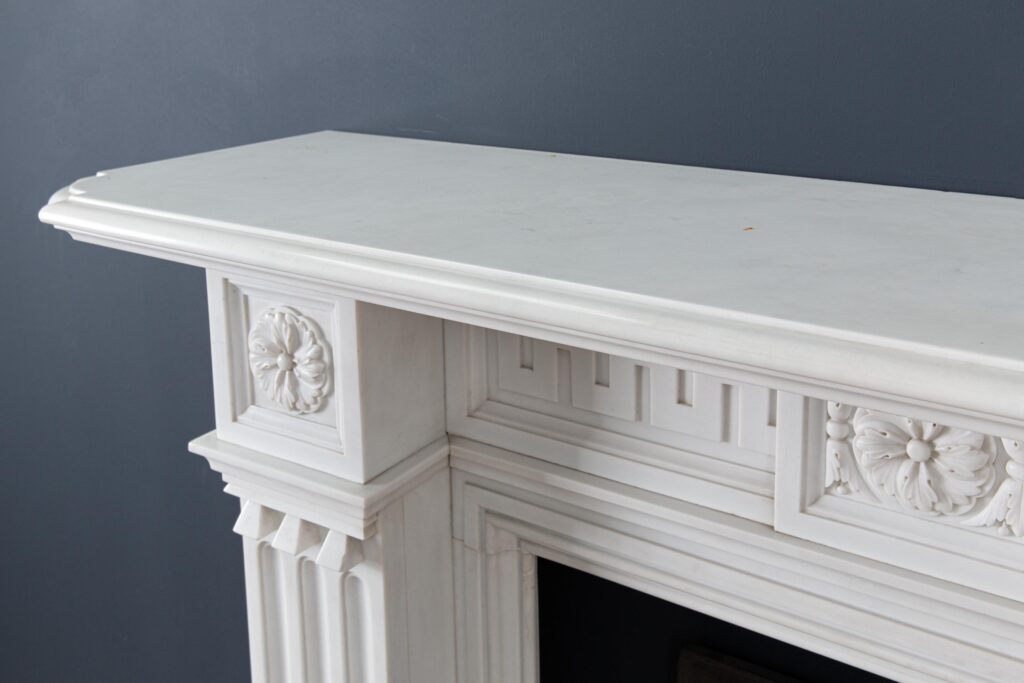 Zeer Exclusieve Helder wit Statuario Marmer Antieke Front Schouw