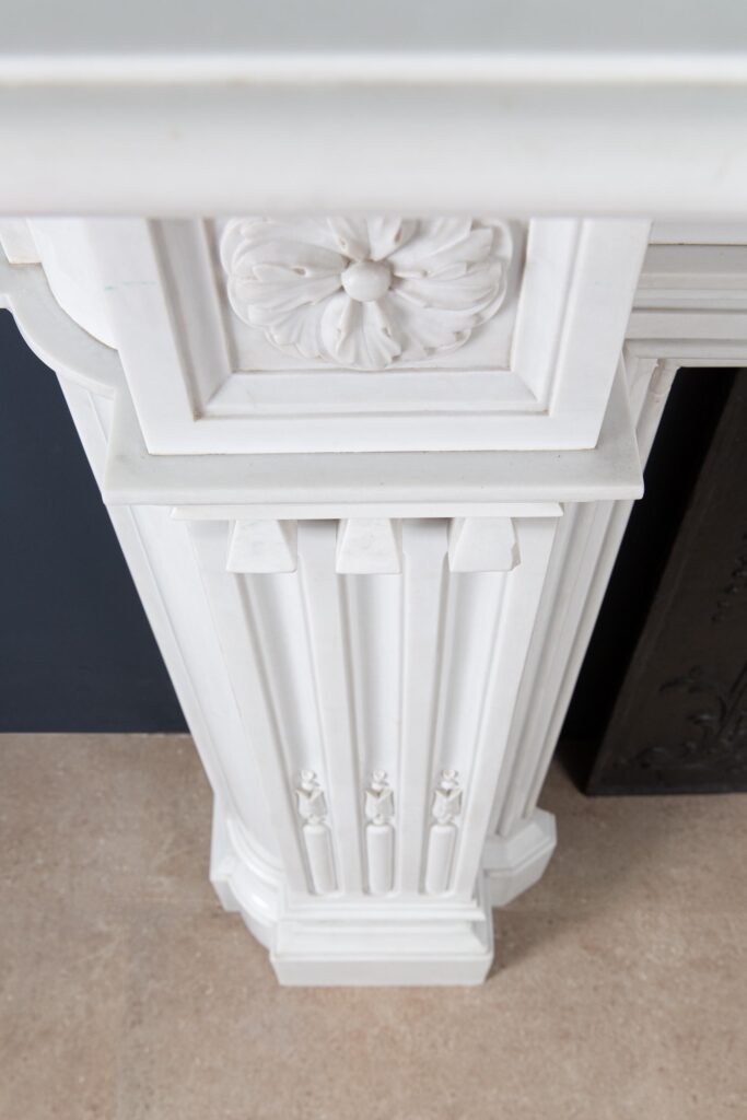 Zeer Exclusieve Helder wit Statuario Marmer Antieke Front Schouw