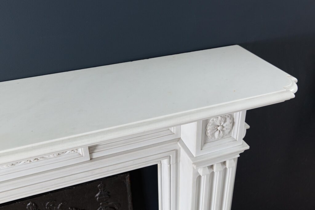 Zeer Exclusieve Helder wit Statuario Marmer Antieke Front Schouw