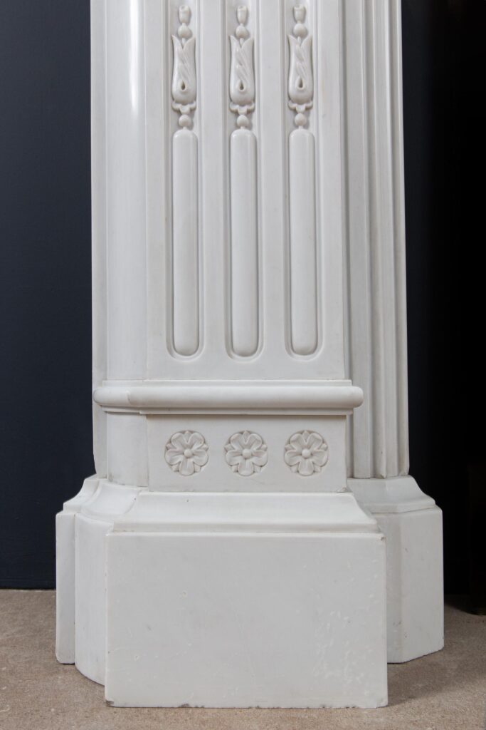 Zeer Exclusieve Helder wit Statuario Marmer Antieke Front Schouw
