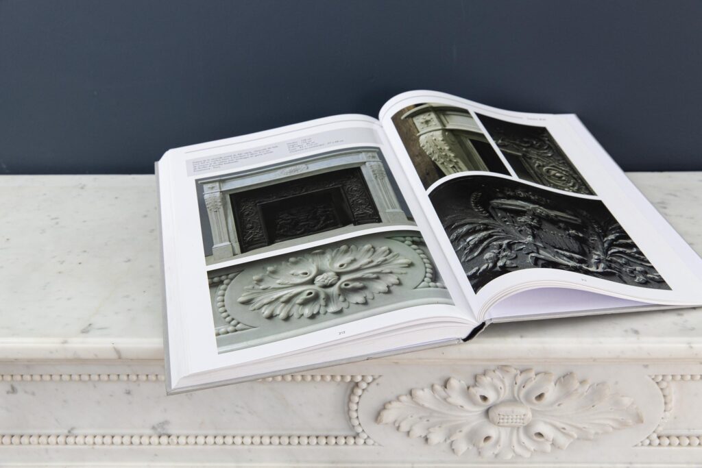 Franse LOUIS XV Carrara Marmer Antieke  Front Schouw
