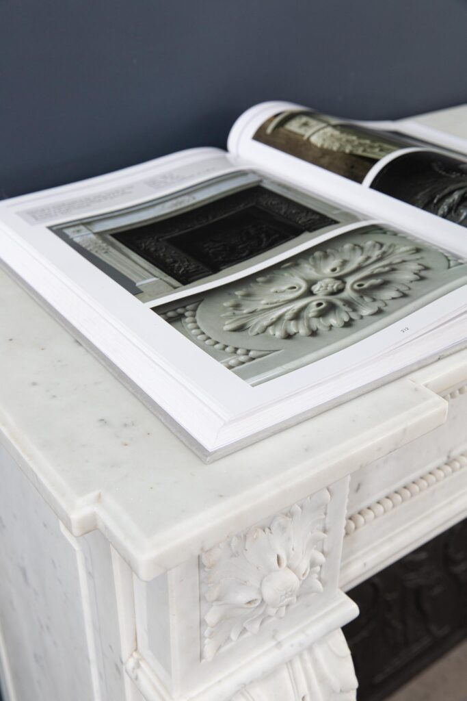 Franse LOUIS XV Carrara Marmer Antieke  Front Schouw