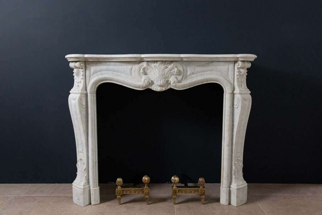 Antieke Franse Louis XVI Schouw in Carrara Marmer