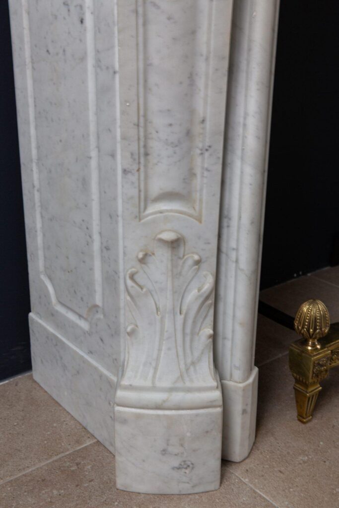 Antieke Franse Louis XVI Schouw in Carrara Marmer
