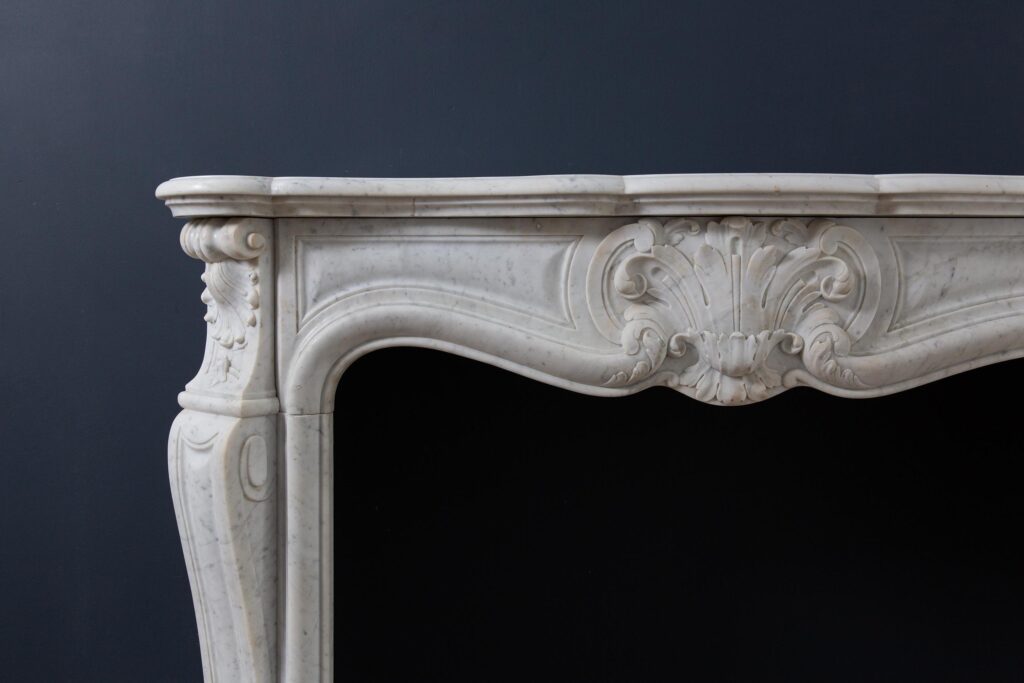 Antieke Franse Louis XVI Schouw in Carrara Marmer