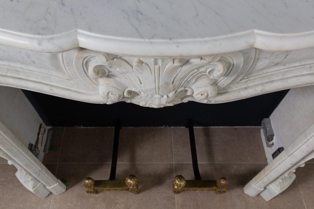 Antieke Franse Louis XVI Schouw in Carrara Marmer