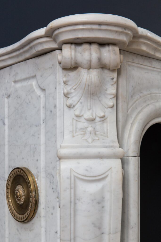 Antieke Franse Louis XVI Schouw in Carrara Marmer