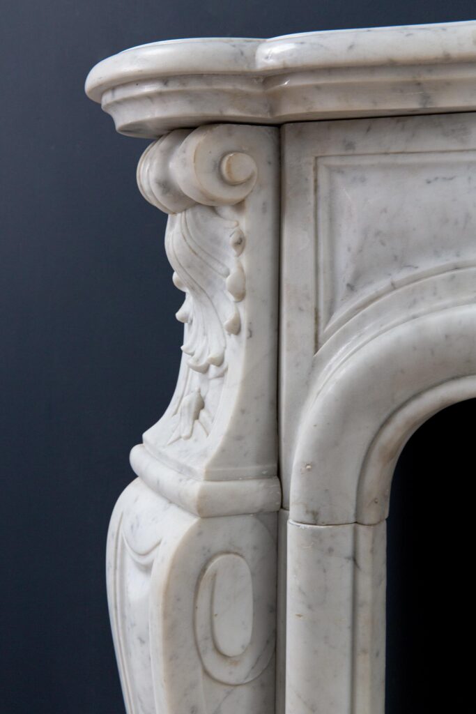 Antieke Franse Louis XVI Schouw in Carrara Marmer