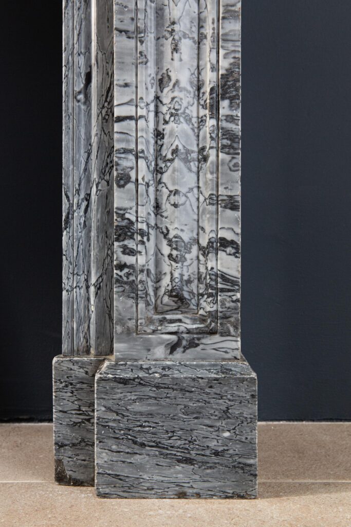 Antieke Front Schouw Grijs Marmer — detail 2