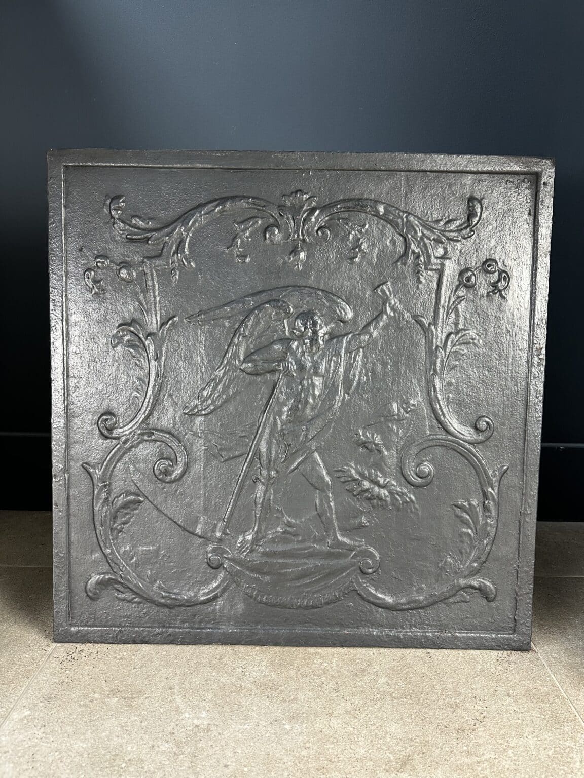 Cast-Iron Antique Fireback for the Open Fire or Antique Fireplace — detail 1