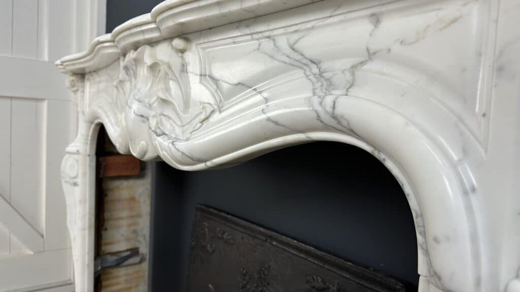 Prachtige Antieke Rococo Frontschouw Wit Marmer