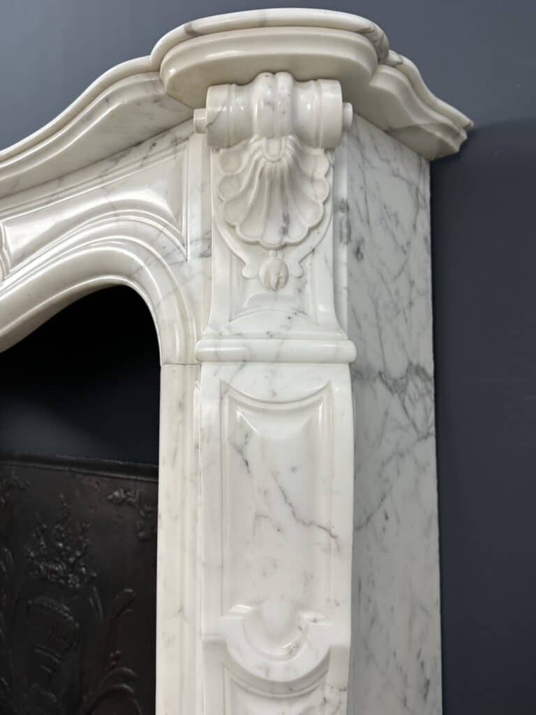 Prachtige Antieke Rococo Frontschouw Wit Marmer